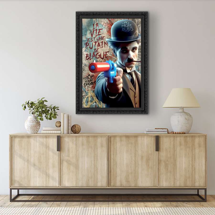 Tableau décoratif en pvc Charlie Chaplin Gun - design - pop art - street-art
